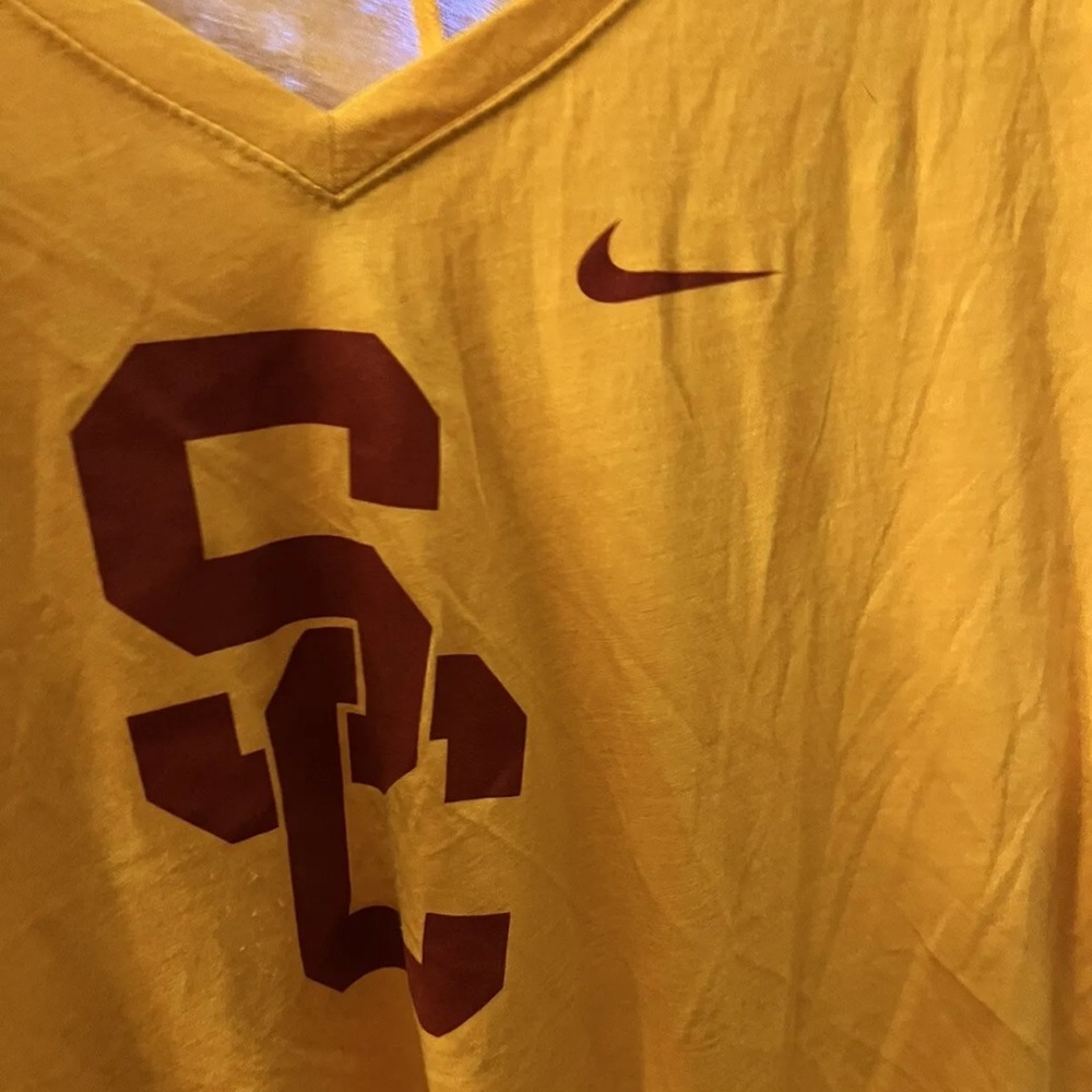 XXL USC Nike V-neck shirt.